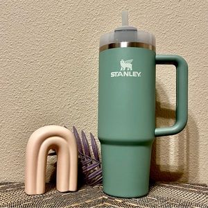 Stanley Quencher H2O Flowstate™️ | Eucalyptus, 30oz.